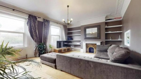 Bright 4 Bed London Living